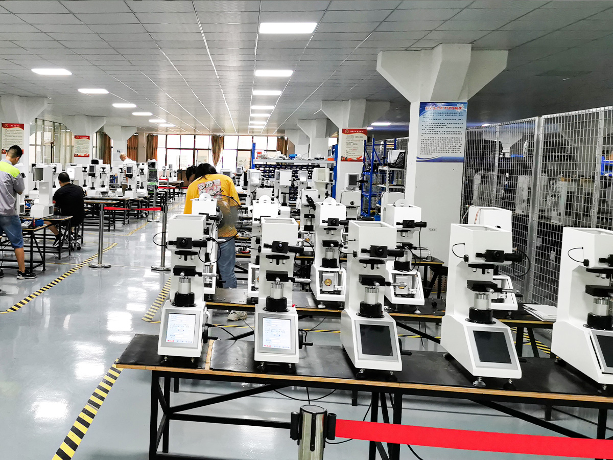 硬度计装配车间